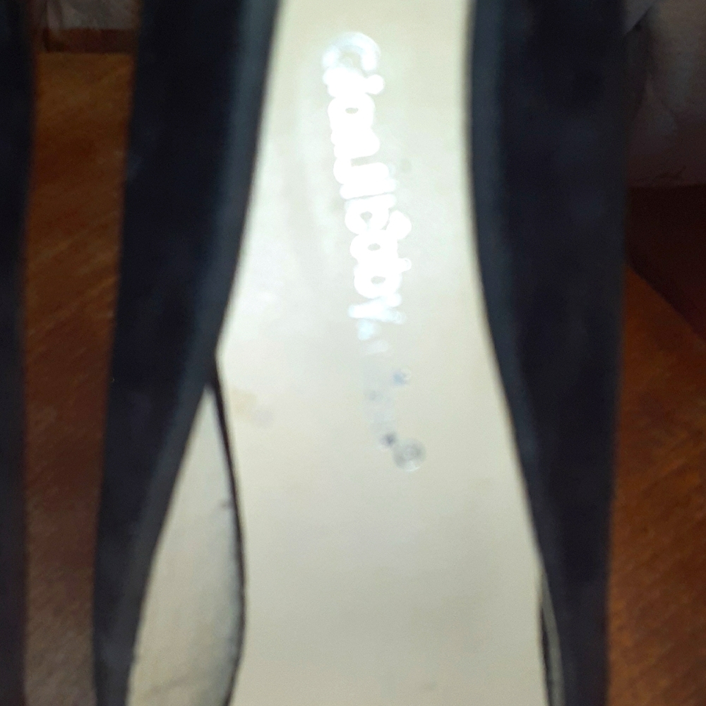 High heels with red bottoms